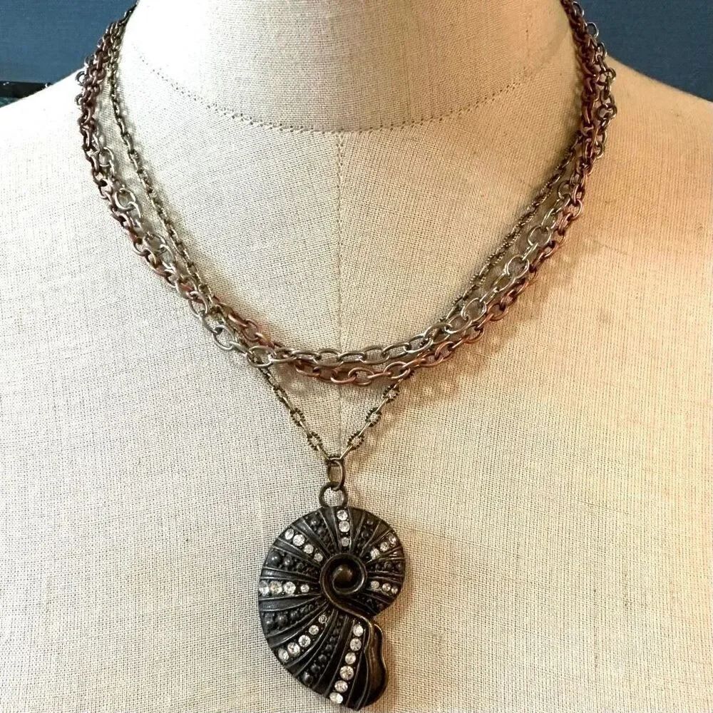 Tri tone nautilus shell pendant necklace